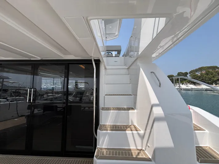 B8094 Yacht Photos Pics 