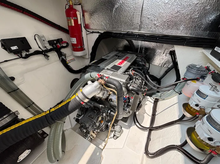 B8094 Yacht Photos Pics 