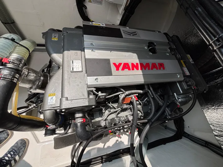 B8094 Yacht Photos Pics 