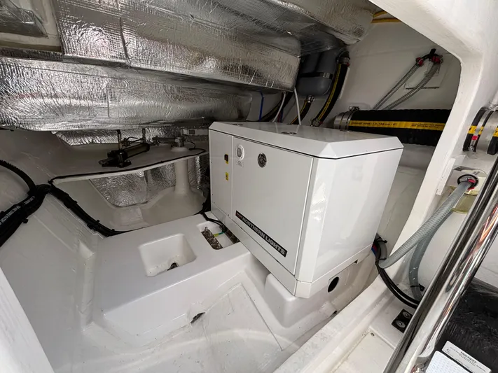 B8094 Yacht Photos Pics 