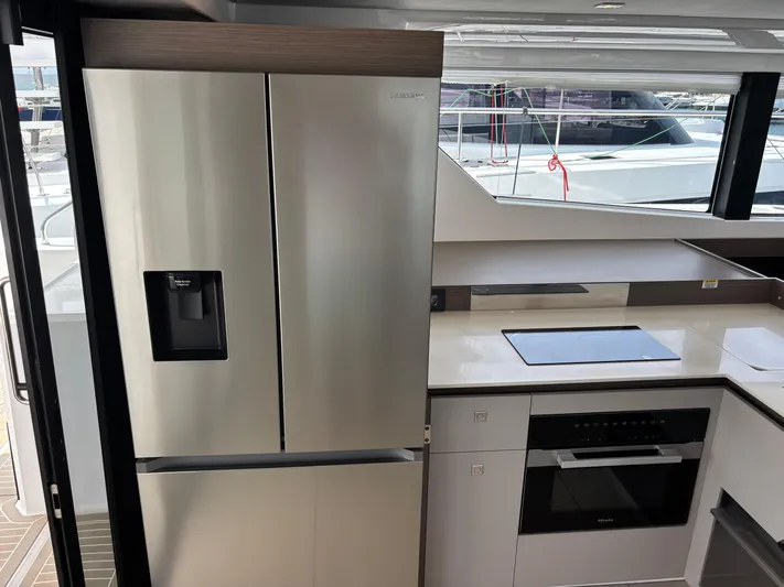 B8094 Yacht Photos Pics 