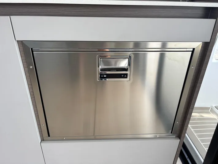 B8094 Yacht Photos Pics 