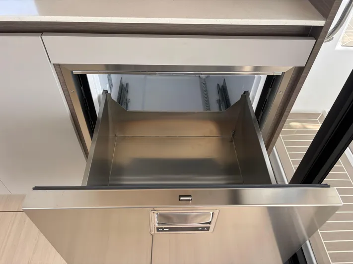 B8094 Yacht Photos Pics 