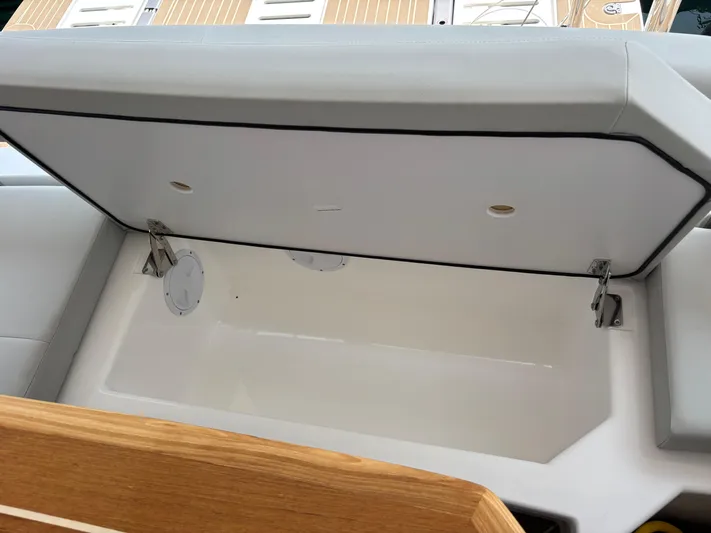 B8094 Yacht Photos Pics 