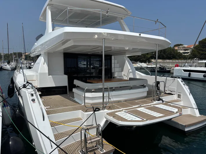 B8094 Yacht Photos Pics 