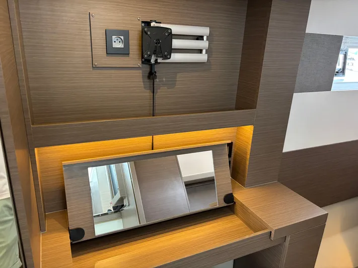 B8094 Yacht Photos Pics 