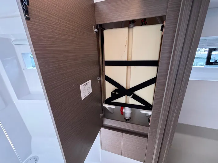 B8094 Yacht Photos Pics 