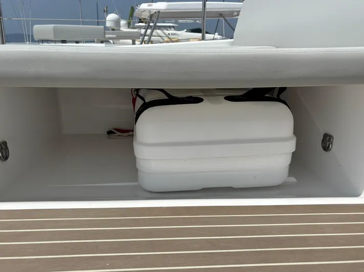 B8094 Yacht Photos Pics 