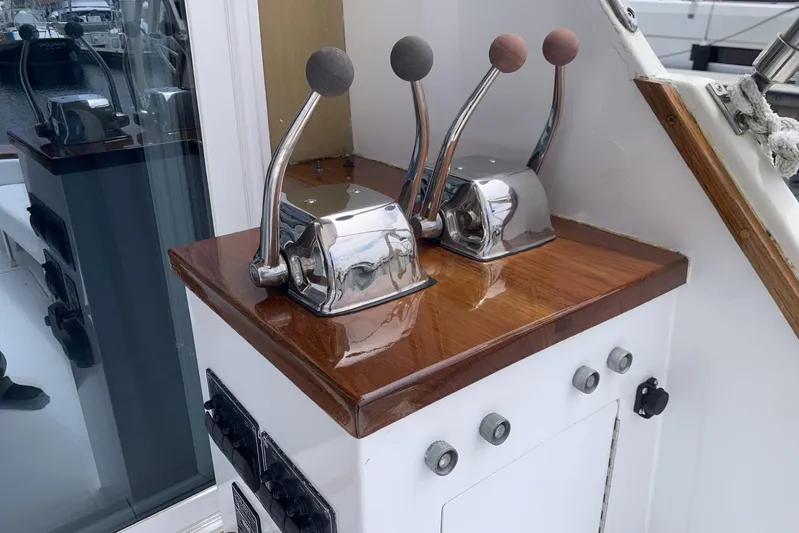 Dolce Vita Yacht Photos Pics Control levers on 1984 Egg Harbor 48' Flybridge boat, polished wood and chrome finish.