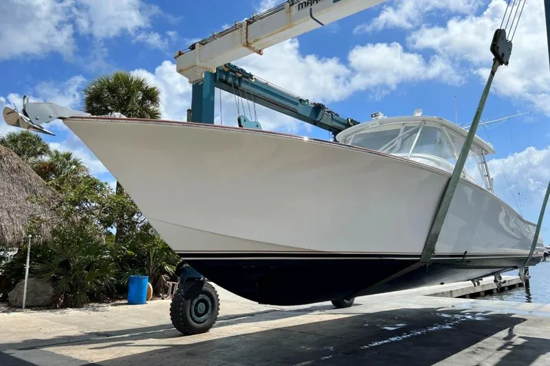 43' Jim Smith Walkaround Yacht Photos Pics Hull side, note bow thruster