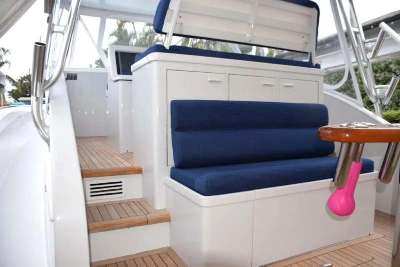 43' Jim Smith Walkaround Yacht Photos Pics Cockpit mezzanine seating