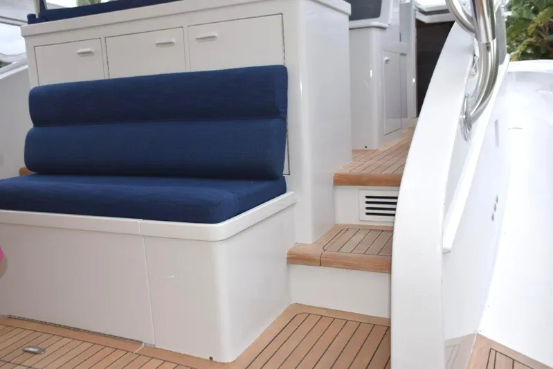 43' Jim Smith Walkaround Yacht Photos Pics Steps to bridge deck and walk-around side deck