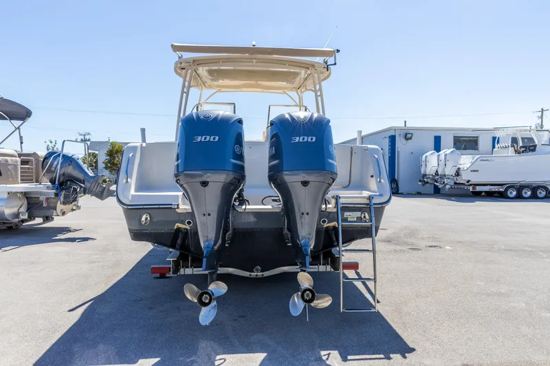  Yacht Photos Pics 2016 Grady-White Freedom 307 boat with dual Yamaha 300 engines, rear view.