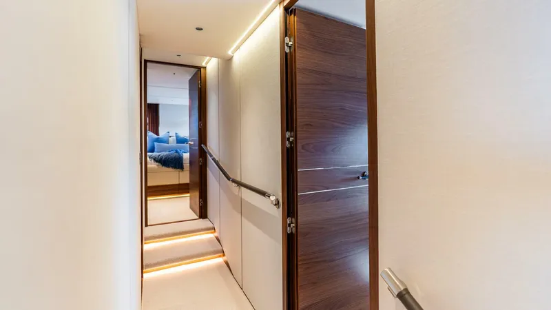 Cosa Bella Yacht Photos Pics 