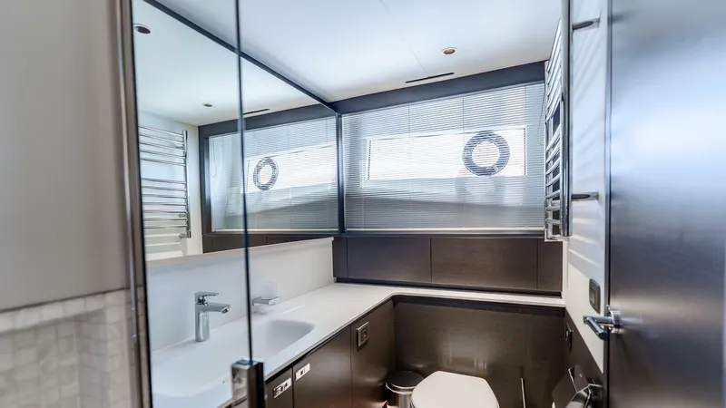 Cosa Bella Yacht Photos Pics 