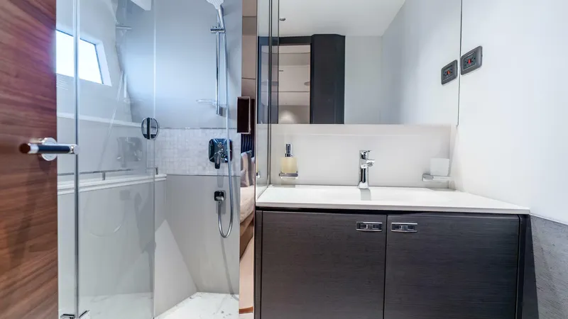 Cosa Bella Yacht Photos Pics 