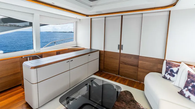 Cosa Bella Yacht Photos Pics 