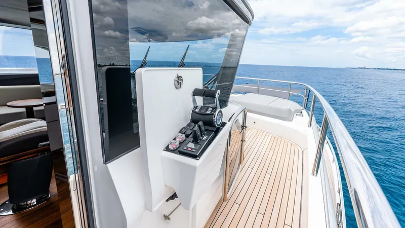 Cosa Bella Yacht Photos Pics 