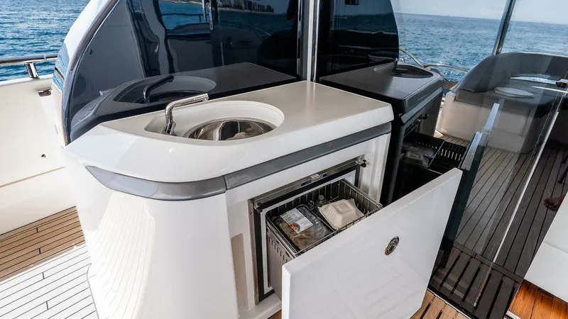 Cosa Bella Yacht Photos Pics 