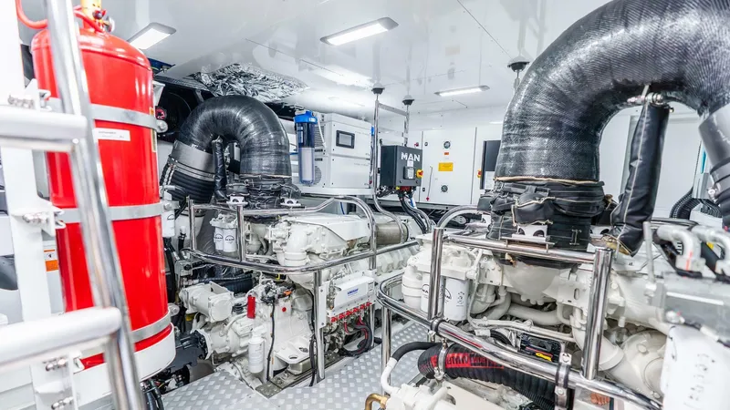 Cosa Bella Yacht Photos Pics 