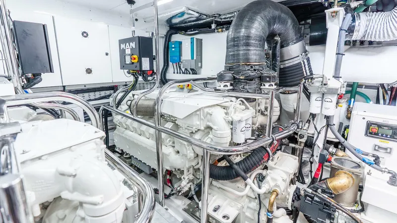 Cosa Bella Yacht Photos Pics 