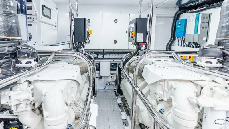 Cosa Bella Yacht Photos Pics 