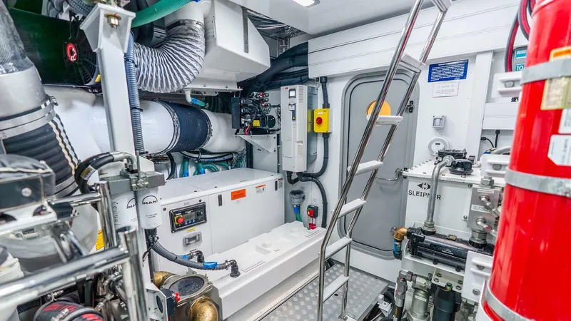 Cosa Bella Yacht Photos Pics 