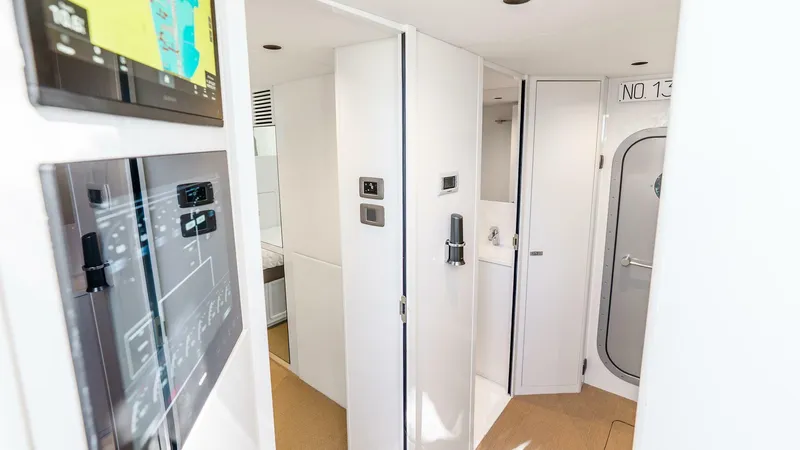 Cosa Bella Yacht Photos Pics 