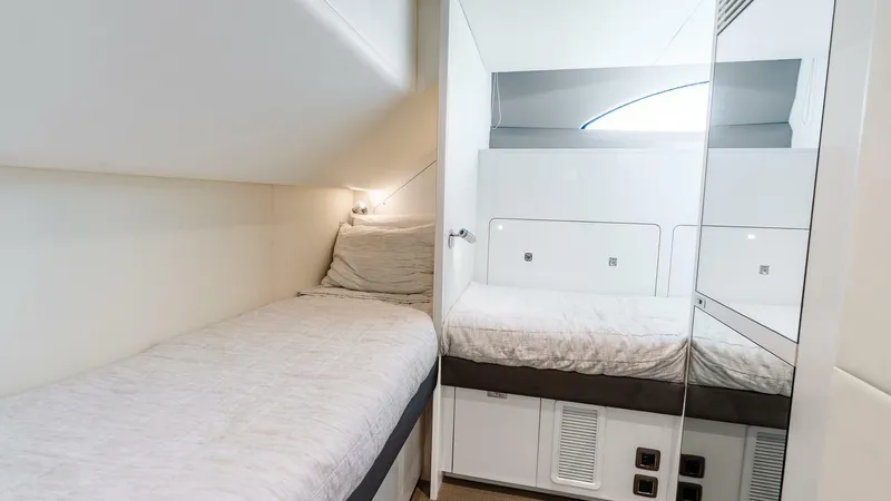 Cosa Bella Yacht Photos Pics 