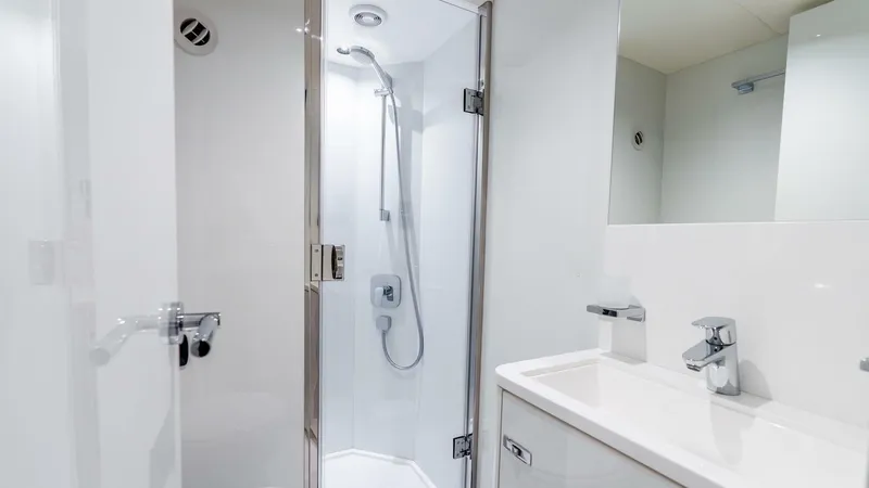 Cosa Bella Yacht Photos Pics 