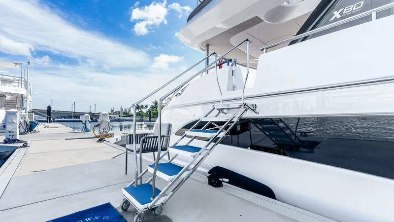 Cosa Bella Yacht Photos Pics 