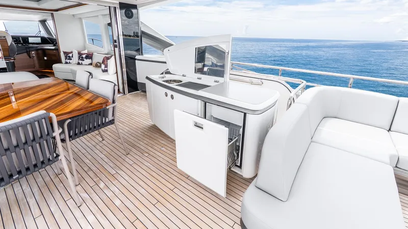 Cosa Bella Yacht Photos Pics 