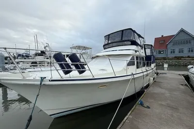 Tollycraft 40 Sun Deck