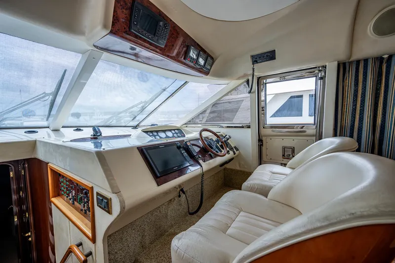 Juliet Whiskey Yacht Photos Pics Viking Sport Cruiser 60 Juliet Whiskey - Lower Helm, Seating and Electronics