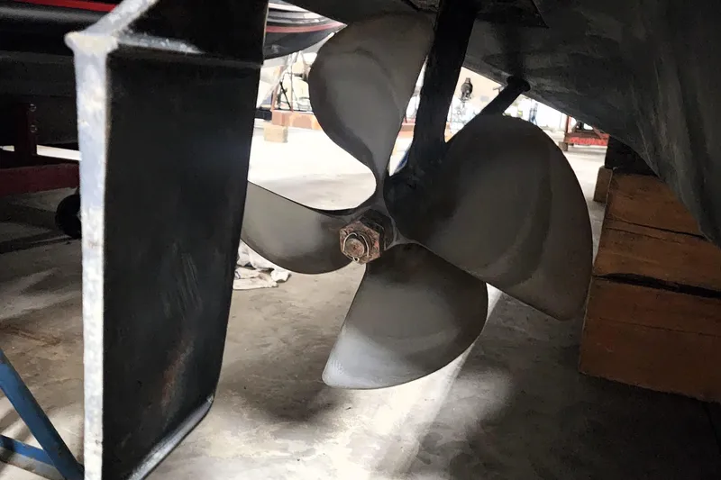 Keep The Faith Yacht Photos Pics Propeller of 2005 Sea Ray 340 Sundancer boat in a maintenance setting.