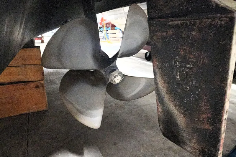 Keep The Faith Yacht Photos Pics Propeller of 2005 Sea Ray 340 Sundancer boat in a storage facility.