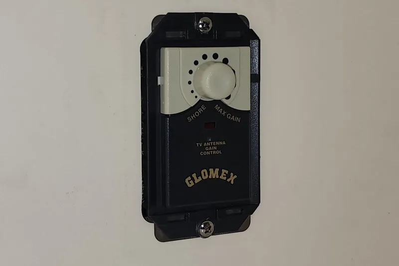 Keep The Faith Yacht Photos Pics Glomex TV antenna control on 2005 Sea Ray 340 Sundancer boat.