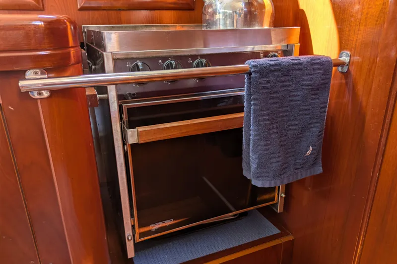 Laylay Yacht Photos Pics Galley oven in 2003 Beneteau Oceanis Clipper 473 yacht with towel on rail.