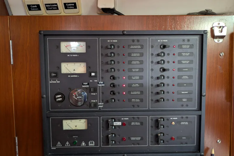Laylay Yacht Photos Pics Electrical control panel on a 2003 Beneteau Oceanis Clipper 473 yacht.