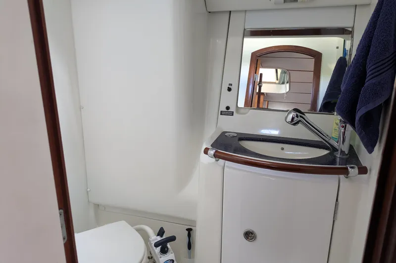 Laylay Yacht Photos Pics Bathroom interior of 2003 Beneteau Oceanis Clipper 473 yacht, featuring sink and mirror.