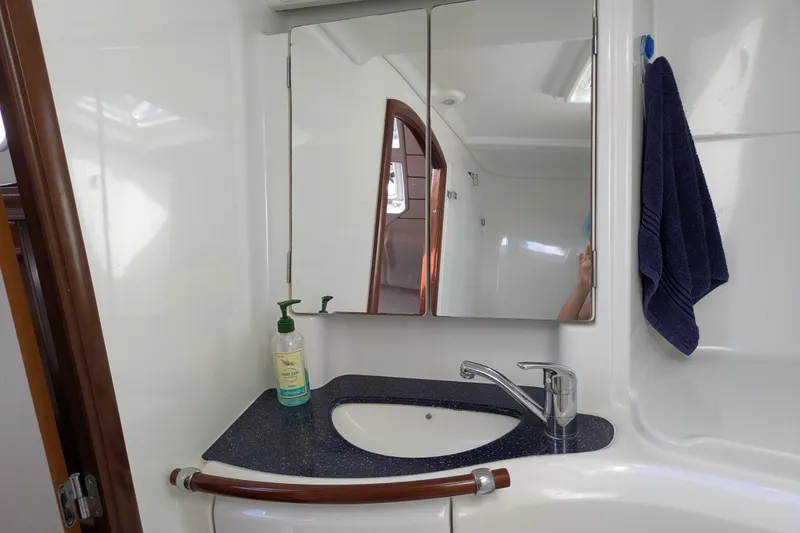 Laylay Yacht Photos Pics Bathroom interior of 2003 Beneteau Oceanis Clipper 473 yacht with sink and mirror.