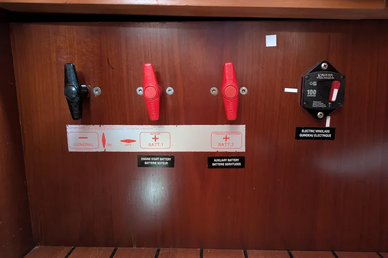 Laylay Yacht Photos Pics Battery switches and controls on a 2003 Beneteau Oceanis Clipper 473 yacht.