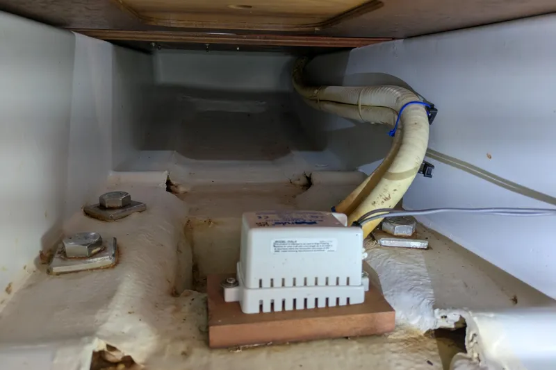 Laylay Yacht Photos Pics Interior view of a 2003 Beneteau Oceanis Clipper 473 yacht, showing wiring and components.