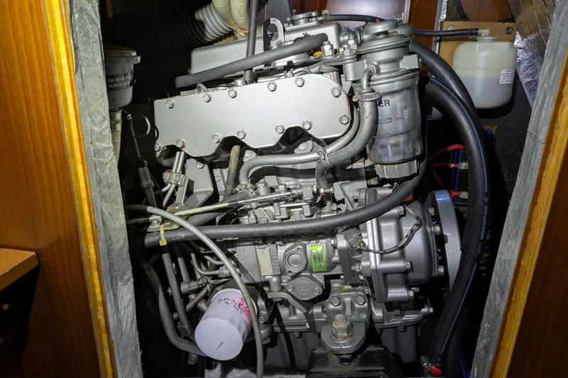 Laylay Yacht Photos Pics Engine compartment of a 2003 Beneteau Oceanis Clipper 473 sailboat.