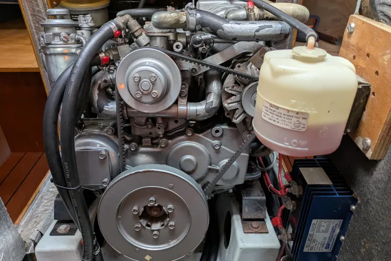 Laylay Yacht Photos Pics Engine compartment of a 2003 Beneteau Oceanis Clipper 473 sailboat, showcasing mechanical components.