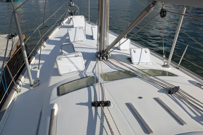 Laylay Yacht Photos Pics 2003 Beneteau Oceanis Clipper 473 sailboat deck with open hatches and rigging.