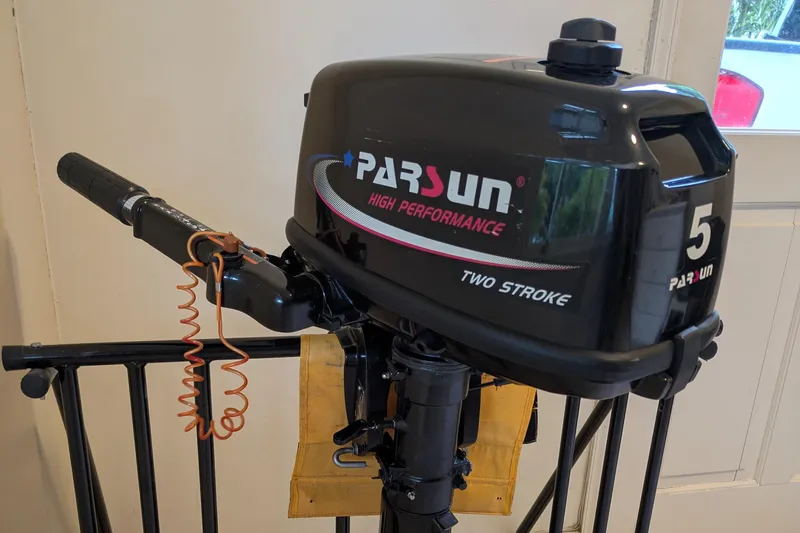 Laylay Yacht Photos Pics Parsun 5HP two-stroke outboard motor, high performance, displayed indoors.