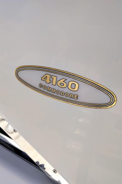 2001 Regal 4160 Commodore