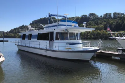 Pluckebaum Baymaster 52 X 17 Walkaround Sport Cruiser