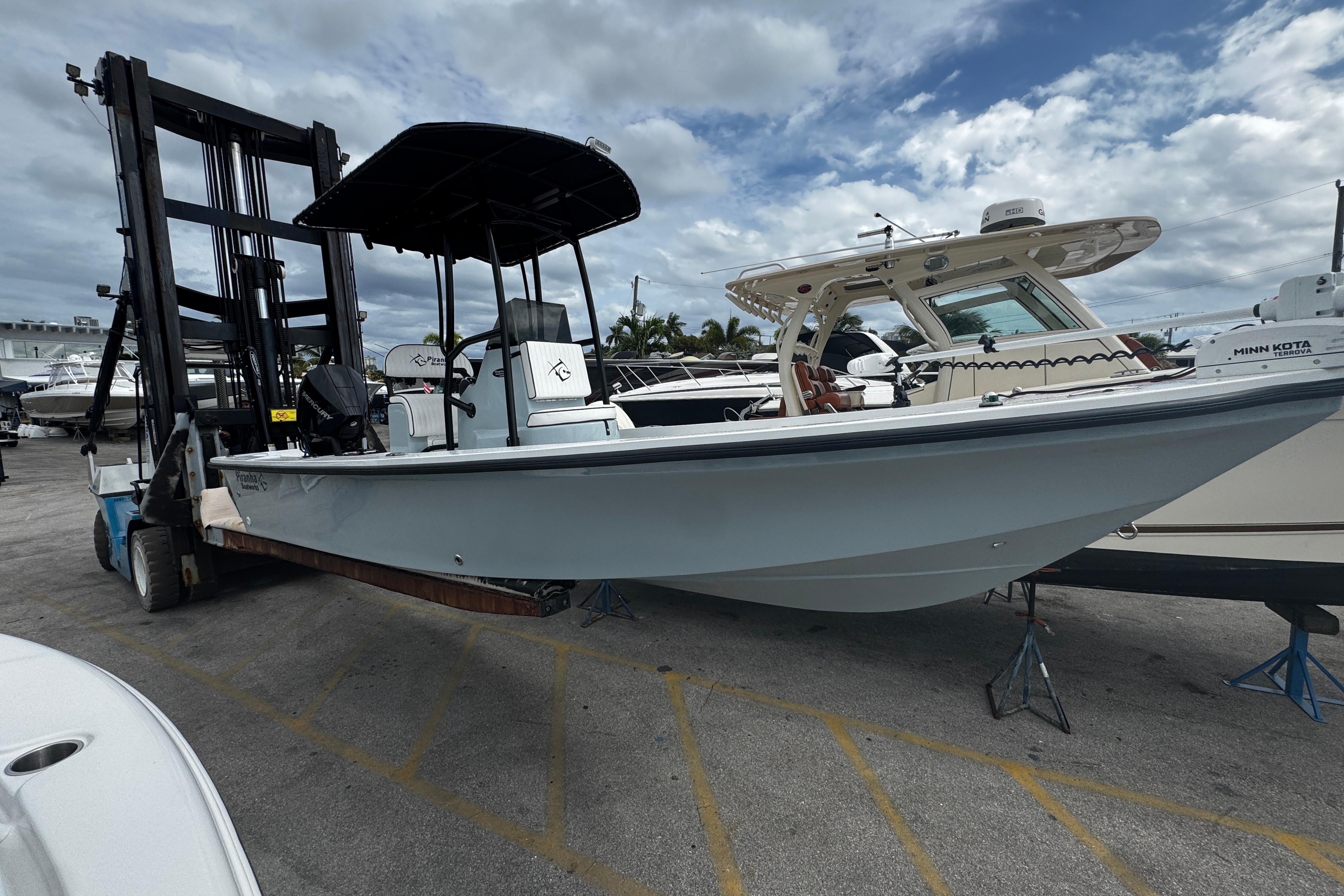 Piranha Casador B2200